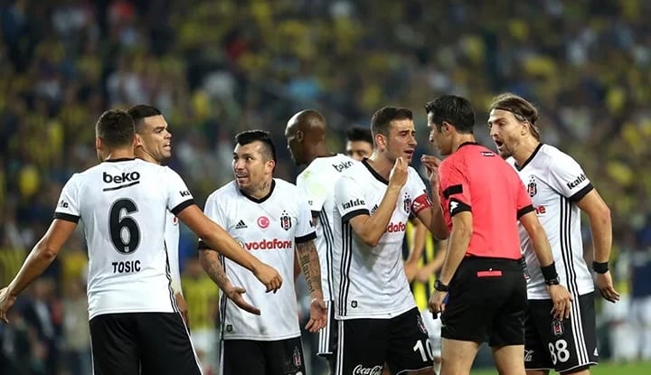 Eski hakem Ali Palabıyık'tan gündem yaratan derbi itirafı: "Penaltı pozisyonunu kaçırdım"