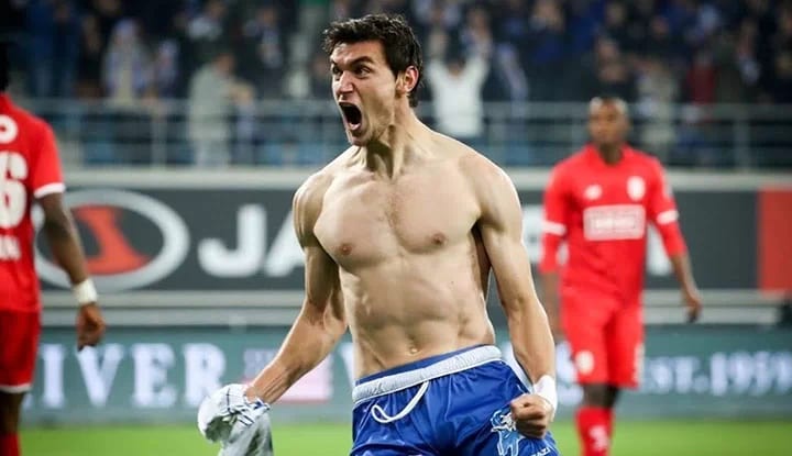 Golcü oyuncu, Beşiktaş'tan teklif aldığını resmen açıkladı!
