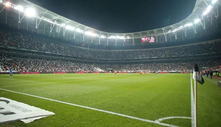 "Taraftarın sesine kulak verin; istifa edin"