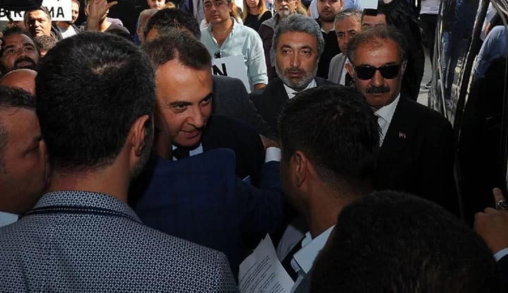 "Yancıların dün sabah yaptıkları komedi filmi..."