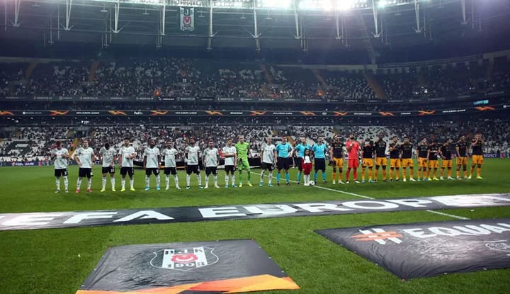 "Yöneticilerin ve futbolcuların yapamadığı şeyi yapıyorlar"