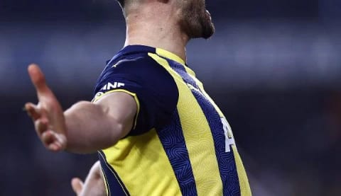Fenerbahçeli futbolcu Beşiktaş'a önerildi!