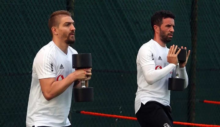 Fenerbahçe'nin paylaşımında dikkat çeken Gökhan Gönül ve Caner Erkin detayı!
