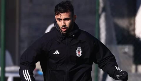 Ghezzal sözleşmesine bağlı kalacağını yönetime bildirdi!