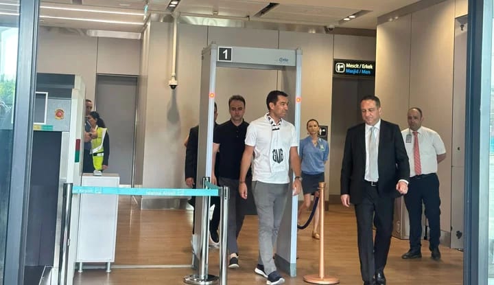 Giovanni Van Bronckhorst, İstanbul'da!