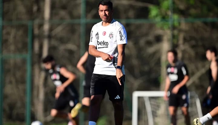 Giovanni van Bronckhorst, Süper Kupa maçı öncesi takımı motive etti!