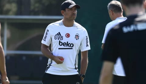 Giovanni van Bronckhorst'dan açıklamalar! "Kazanacak motivasyonumuz var"