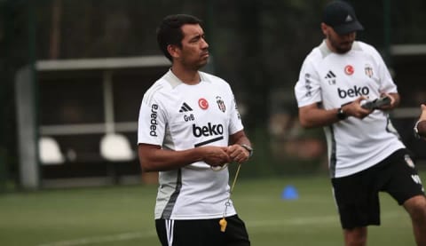 Giovanni van Bronckhorst'dan açıklamalar! "Rekabetçi olacağız"