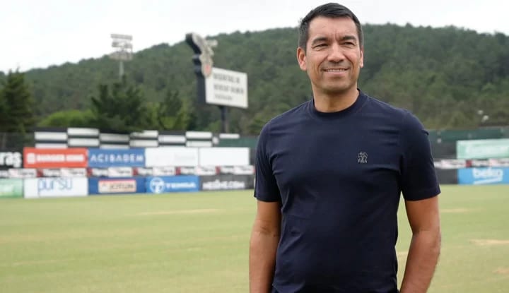 Giovanni van Bronckhorst'tan açıklamalar! "İlk haftalar çok önemli olacak"