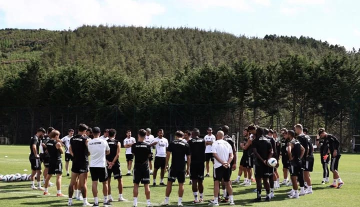 Giovanni van Bronckhorst'tan Beşiktaş'ta kısa sürede büyük değişim!