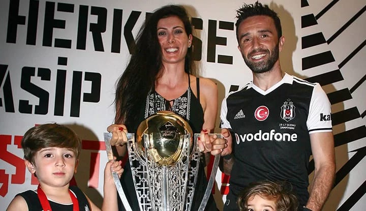 Gökhan Gönül'ün eşinden çarpıcı paylaşım!