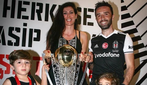 Gökhan Gönül'ün eşinden çarpıcı paylaşım!