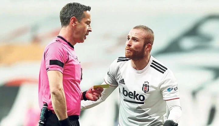 Gökhan Töre, Halis Özkahya'yı otoparkta gördü! İşte sorduğu soru ve Özkahya'nın cevabı...