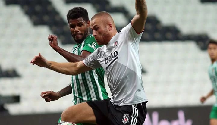 Gökhan Töre'den mesaj var!