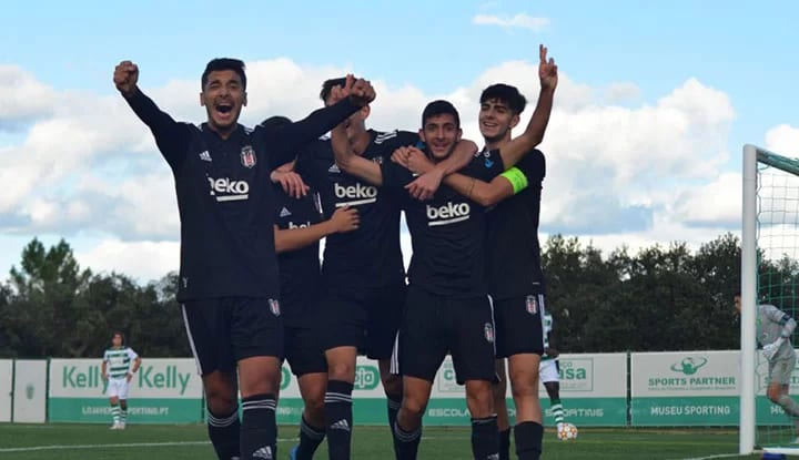 Günün ilk galibiyeti Genç Kartallar'dan! Sporting'i deplasmanda yendiler!
