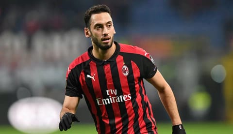 Hakan Çalhanoğlu, Beşiktaşlı isme dikkat çekti! "Avrupa'da görürsem daha mutlu olurum"
