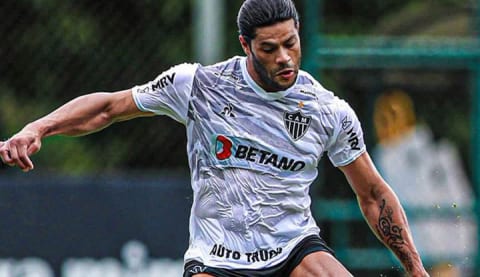 Hulk, bin pişman oldu! Hocasını yerden yere vurdu!