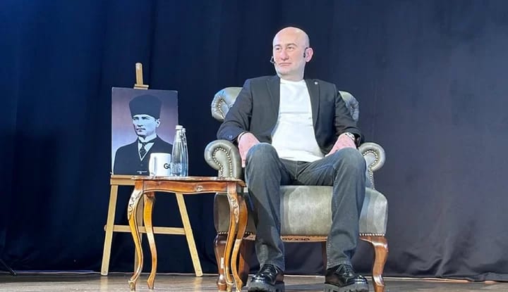 Hüseyin Yücel'den gündem yaratacak açıklamalar: Birbirlerini bıçaklama noktasına geldiler