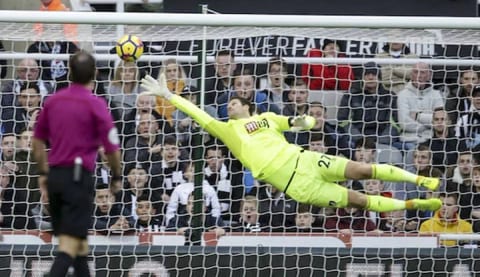 İngilizler, Beşiktaş'ın ilgilendiği kaleciyi açıkladı!