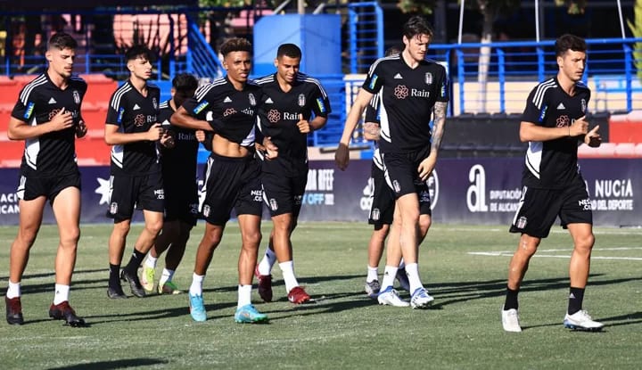 İspanya kampı başladı, Beşiktaş'ın yeni transferi sahaya indi!