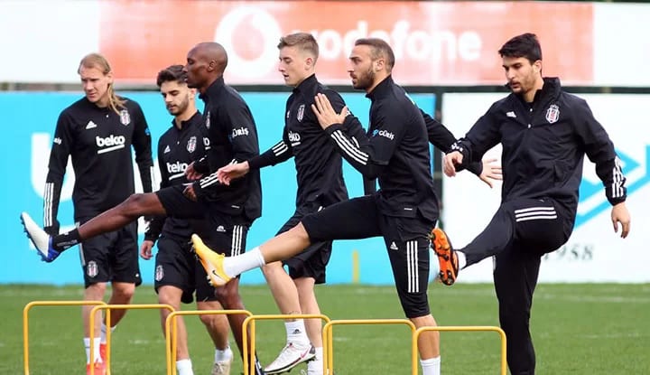 İşte Beşiktaş'ta stoper ve sol bekte oynayacak muhtemel iki isim!
