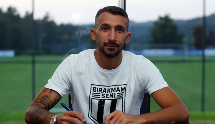 Mehmet Topal futbolu bıraktı!