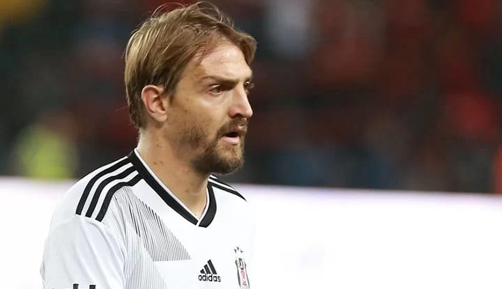 Menajeri resmen açıkladı! "Caner Erkin, Beşiktaş'tan ayrılıyor"