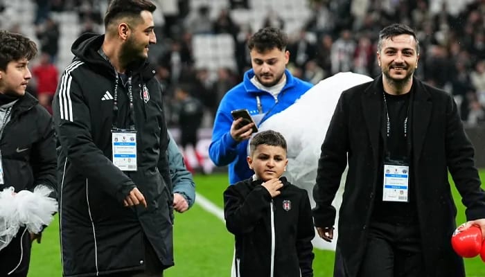 Minik taraftar Ömer Kağan’ın hayali Tüpraş Stadyumu’nda gerçek oldu!