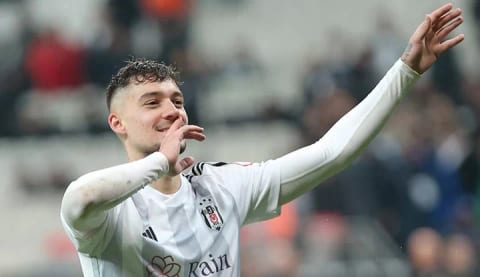 Muci, Beşiktaş’tan ayrılmak için görüşmelere başladı!
