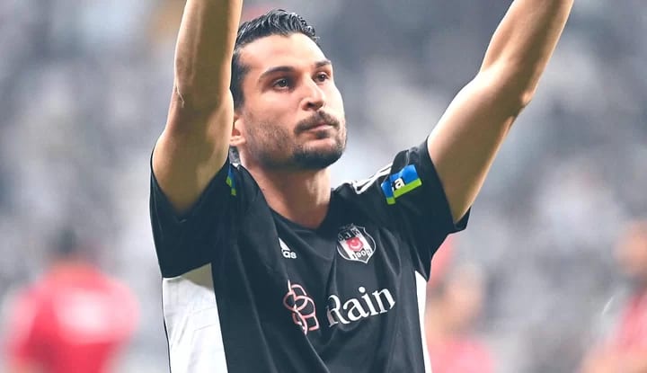 Necip Uysal 400. maçına çıktı!
