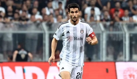 Necip Uysal derbide sağ bek oynayacak!