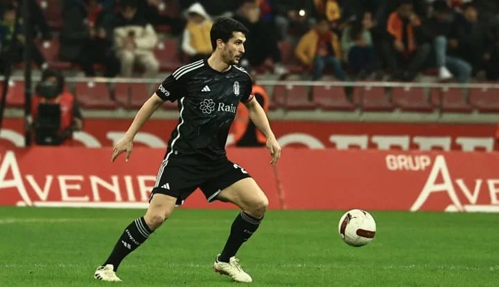 Necip Uysal'dan açıklamalar! "Bu zeminde futbol oynamak çok zor"