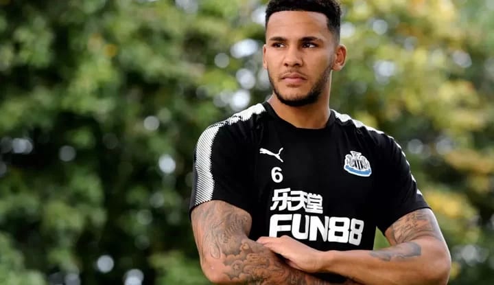 Newcastle United'ın teknik direktöründen Jamaal Lascelles açıklaması!