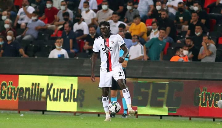 N'Sakala ambulansla hastaneye kaldırıldı, Beşiktaş Kulübü'nden güzel haber geldi!