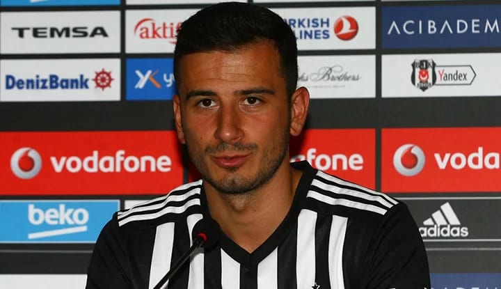 Oğuzhan Özyakup'un adını tribüne verdiler!