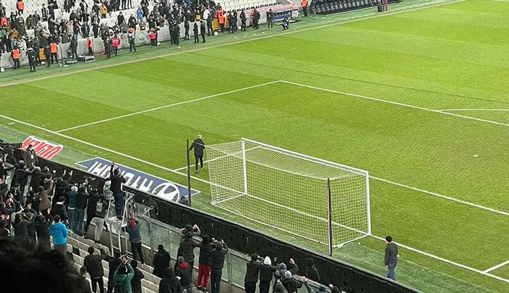 Önder Karaveli, tezahüratlar sonrası gözyaşlarını tutamadı!