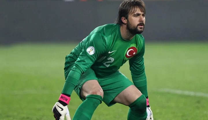 Onur Kıvrak'tan Şenol Güneş'e gönderme! "Bir kalbe iki sevda sığmaz"