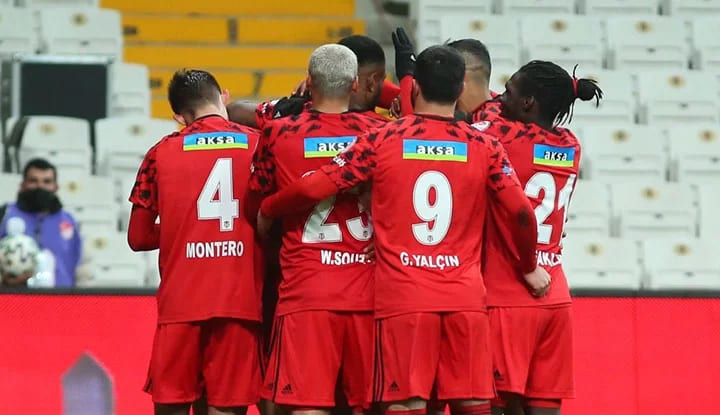 Performansıyla göz doldurdu ve formayı kaptı! Derbide ilk 11'de...