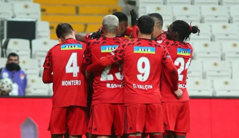 Performansıyla göz doldurdu ve formayı kaptı! Derbide ilk 11'de...