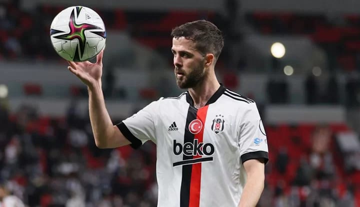 Pjanic, maç sonu açıkladı! "Burada kalma kararını..."