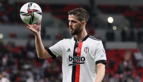 Pjanic, maç sonu açıkladı! "Burada kalma kararını..."