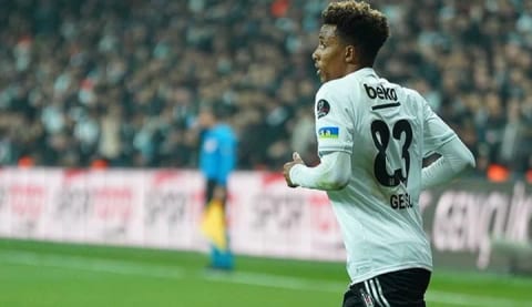 Premier Lig'in dev Kulübün'den o oyuncuya davet!