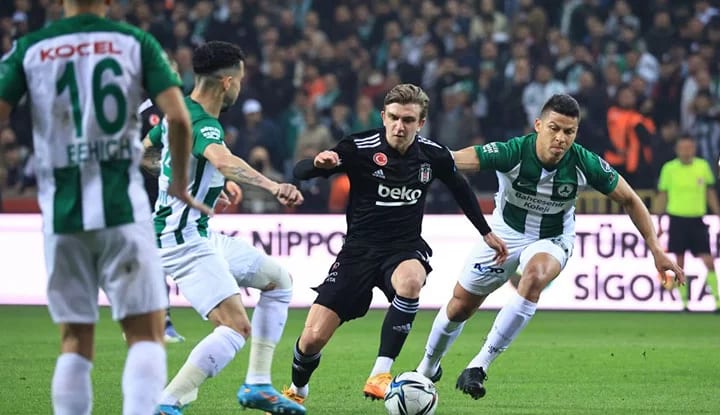 Rıdvan Yılmaz'dan flaş tepki! "Hakem, saha içindeki kağıt uçakları çıkarırken..."