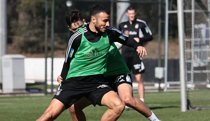 Romain Saiss'e milli davet!