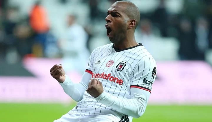Ryan Babel'den Bronckhorst yorumu! "Beşiktaş'ı tercih etmesi enteresan"