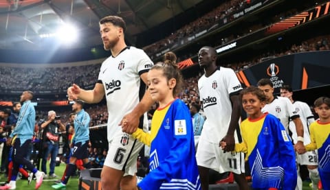 Salih Özcan'dan flaş açıklamalar! " Maç bitti ama hala duymuyorum"