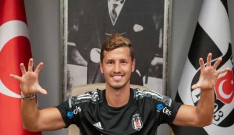Salih Uçan'dan flaş açıklamalar! "Beşiktaş formasını en iyi şekilde temsil etmem gerekiyor"