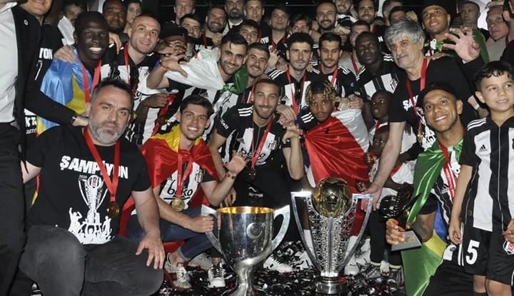 Şampiyon Beşiktaş, kupasına kavuştu! İşte o anlar...