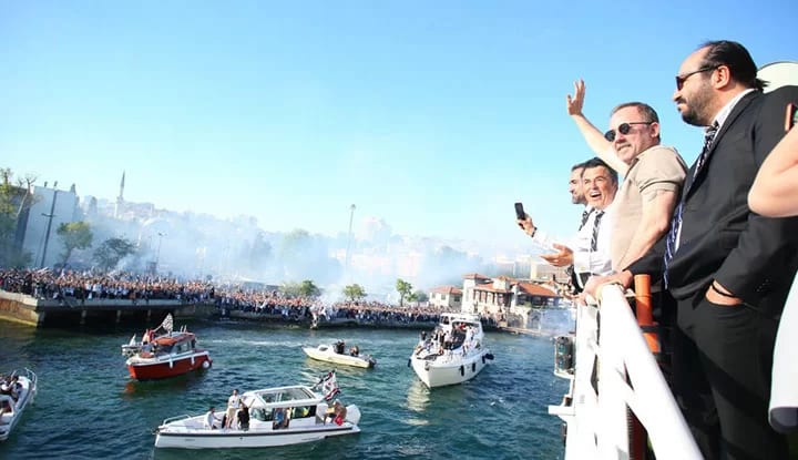 Şampiyon Beşiktaş, taraftarını selamladı! Muazzam görüntüler...