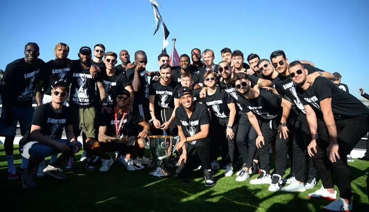 Şampiyon Beşiktaş'ın boğaz turundan çok özel görüntüler!
